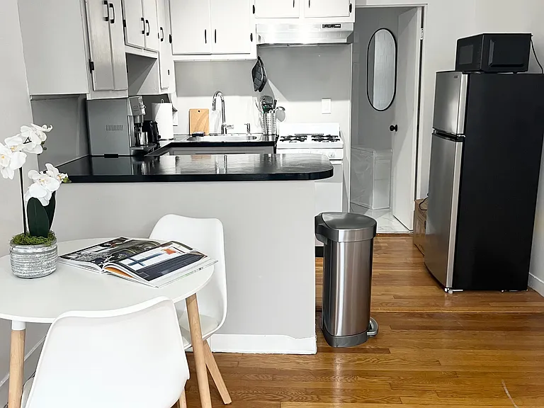 84 W Cedar St #5 — Photo 2
