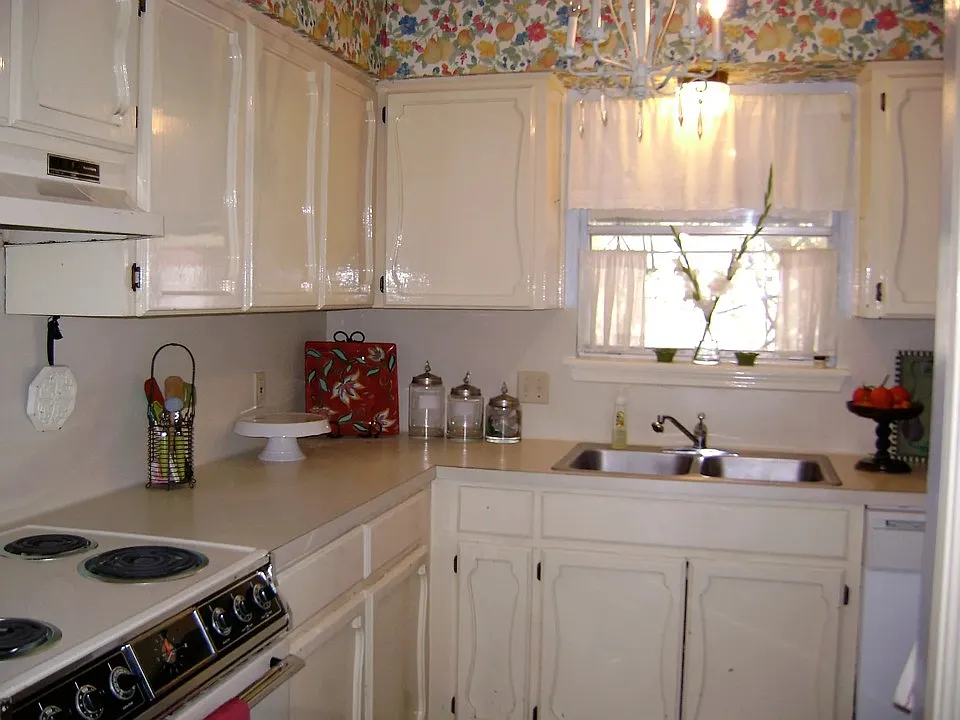 3 bed, 1.5 bath, 1071 sqft, $1,675 — Photo 3