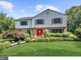 248 Carriage Hill Dr, Moorestown, NJ 08057