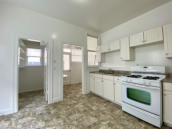 2nd image of 1557 Powell St