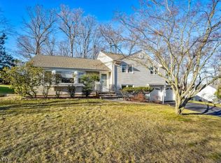 13 Bear Brk, Livingston, NJ 07039