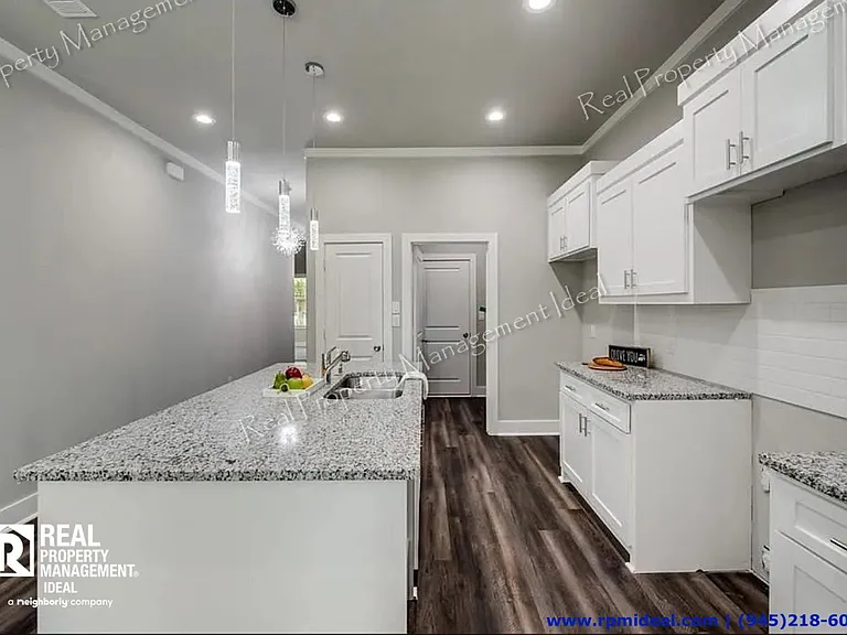 8728 Dunlap St — Photo 11
