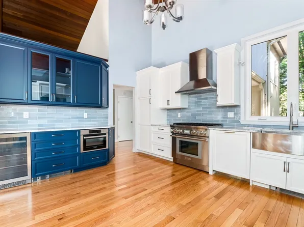 18 Wildwood Dr, Sherborn, MA 01770