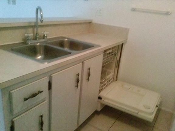 4th image of 117 E Tiffany Dr APT 1