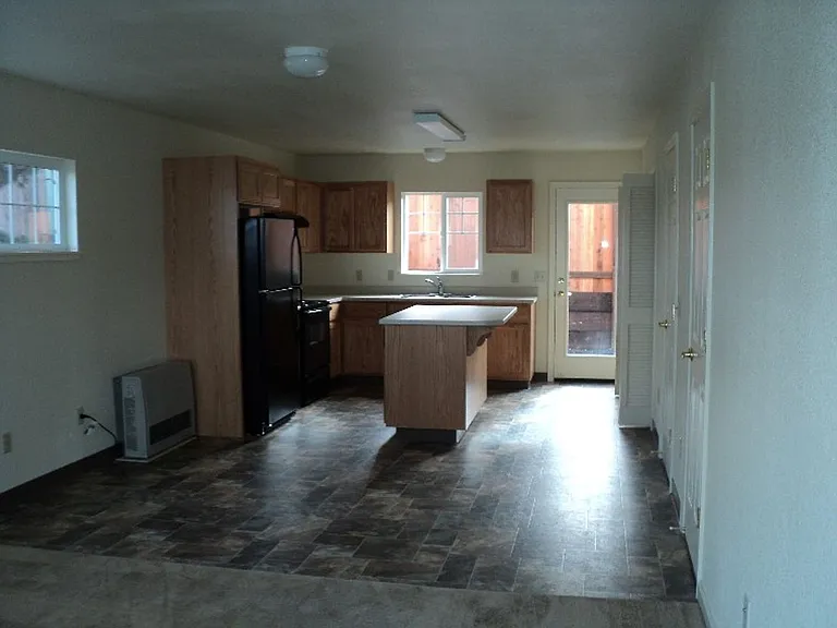 1301 Hallen Dr — Photo 2