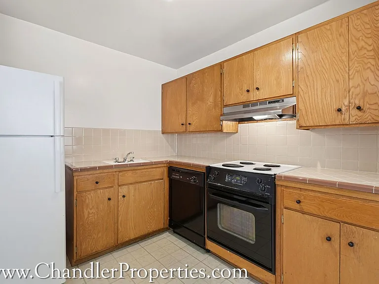 414-416 Warren Drive Apartments — Photo 4