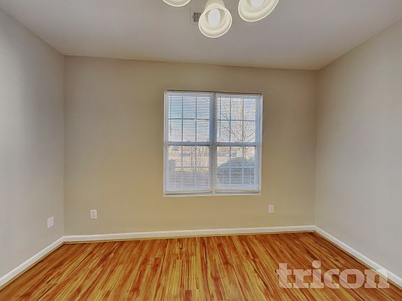 4th image of 285 Stone Meadow Ct