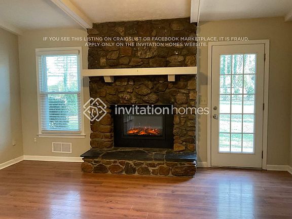 4th image of 2724 Kozy Ct NE