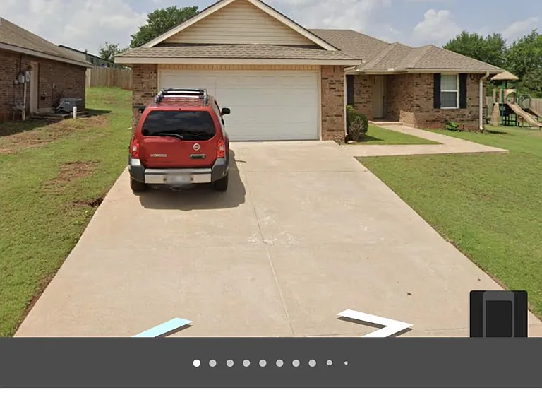 208 S Pleasant Oaks St — Photo 2