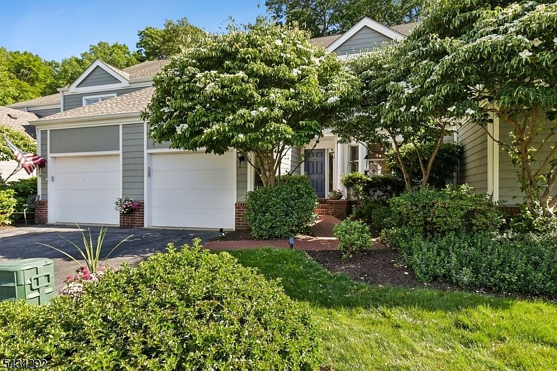 1st image of 22 Woodcrest Dr