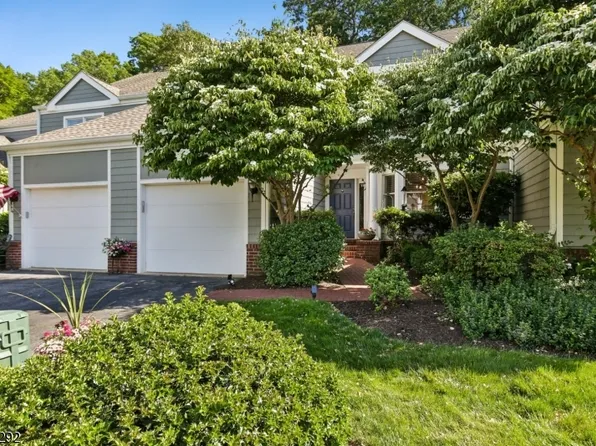 22 Woodcrest Dr, Morris Twp., NJ 07960