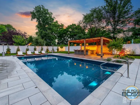 56 Philo Blvd, Edison, NJ 08837