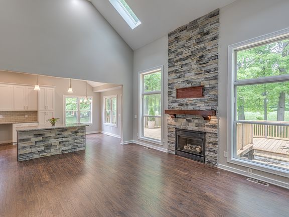 5th image of 7032 Oak Tree Dr