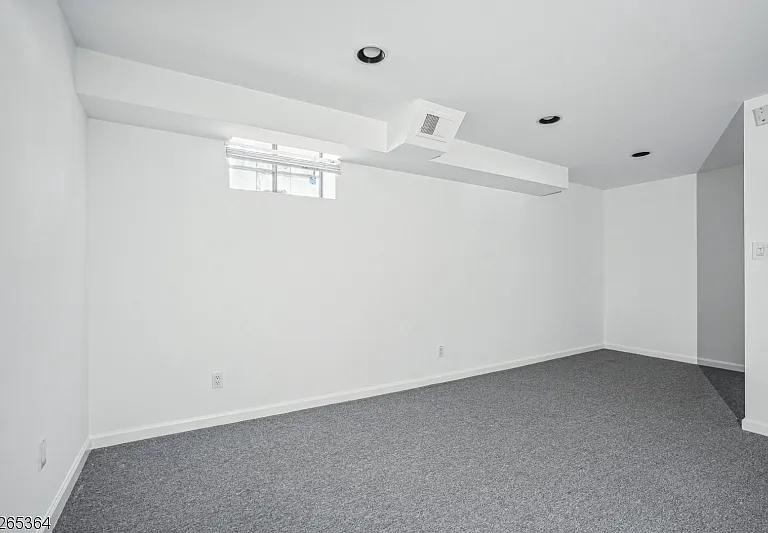 38 Park St #13D — Photo 17