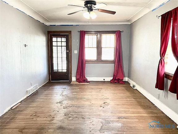 5th image of 2109 Wychwood St