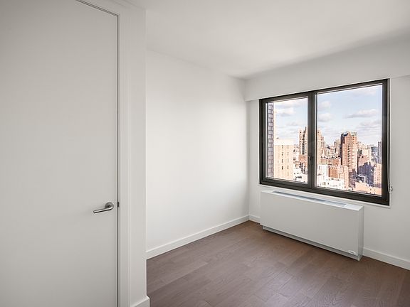 5th image of 220 E 72nd St #16EE