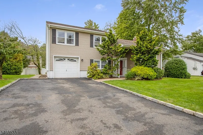 23 Briar Hills Cir