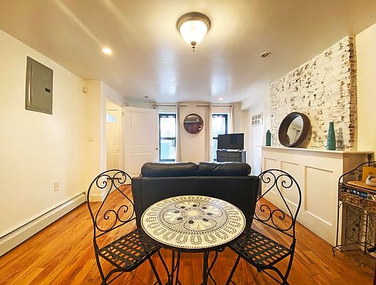 4th image of 174 Hull St #1