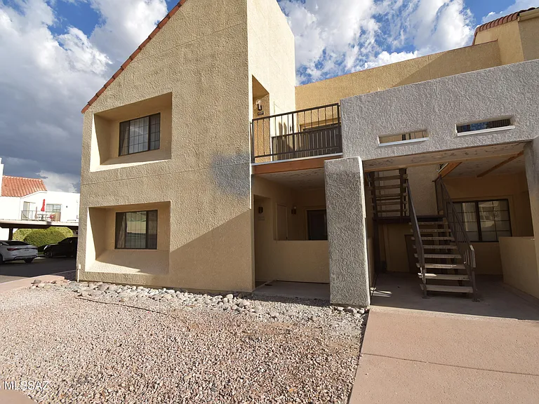 1200 E River Rd #J122 — Photo 4
