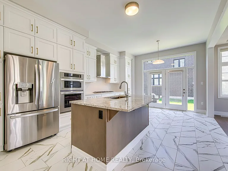 1387 Aymond Cres — Photo 11