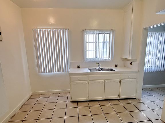 5th image of 538 N Alexandria Ave APT 3