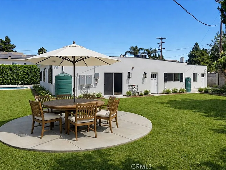 8740 Paso Robles Ave — Photo 24