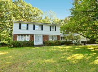 16 Lennon Rd, Lincoln, RI 02865