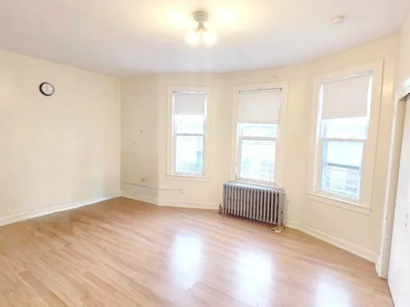 164 Bayview Avenue image 18 of 26