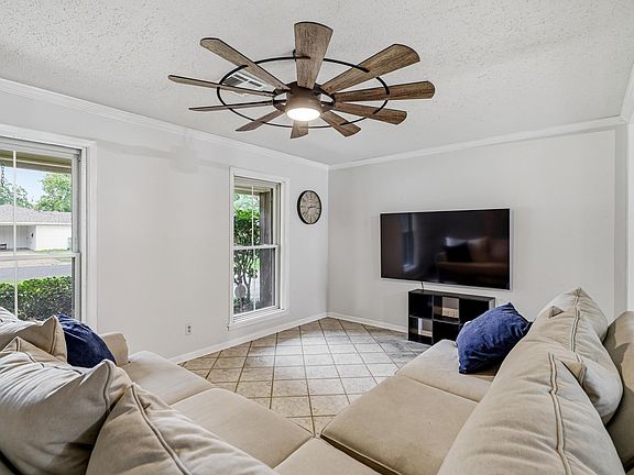 5th image of 2113 Edgewood Dr