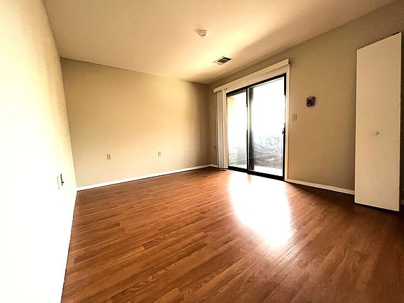 4th image of 9055 N Park Plaza Ct