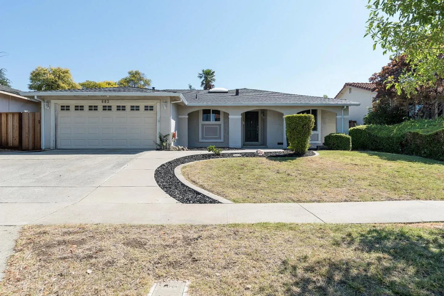 682 Kirk Glen Dr photo 1