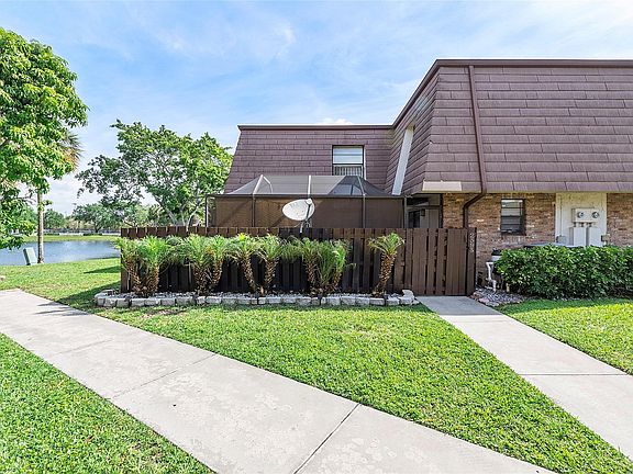 3rd image of 2593 NW 99th Avenue