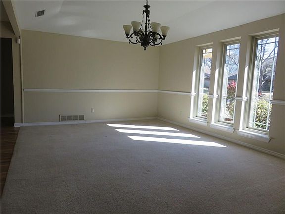 4th image of 3831 Santiago Dr