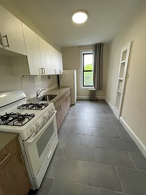 Rented by Metropolis International Realty Inc. | media 2