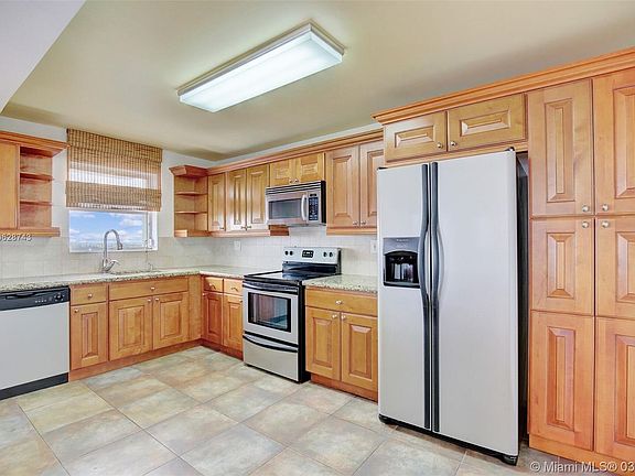 3rd image of 2780 NE 183rd St APT 1502