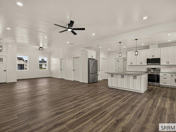 4th image of 396 Camas St