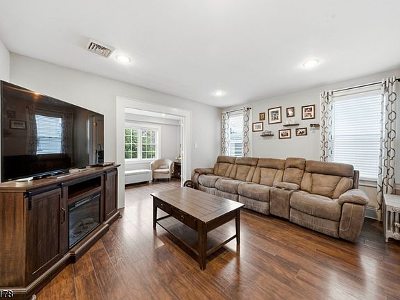 4th image of 1116 Seib Ave