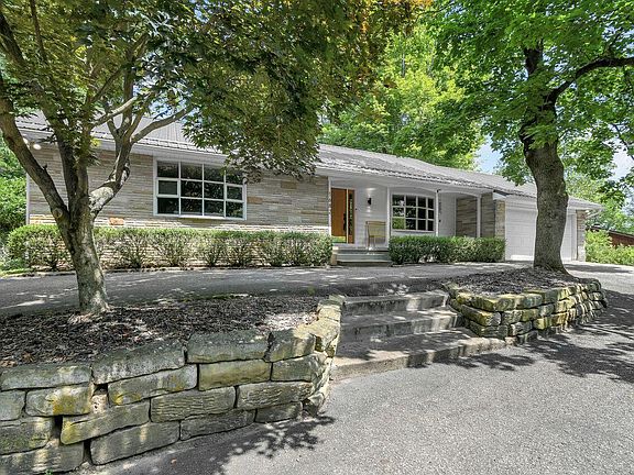 2nd image of 1682 Bryn Mawr Dr