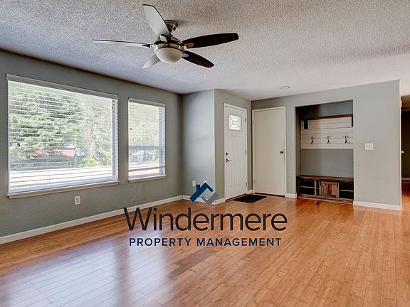 3rd image of 4576 Woodland Cir