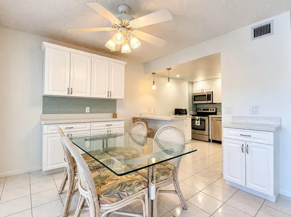 102 GREENBRIER A, West Palm Beach, FL 33417