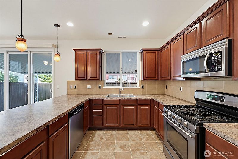 4th image of 6072 Park Street E