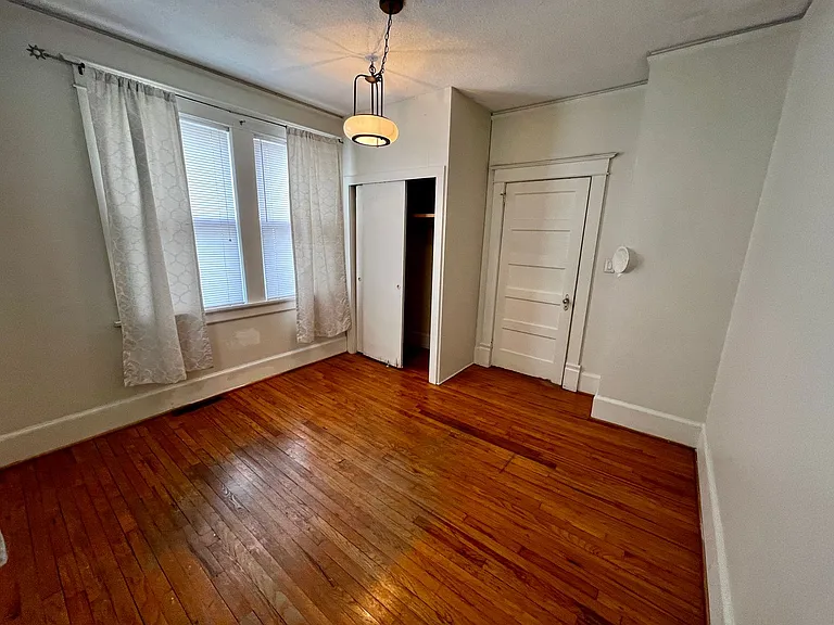 901 Center St — Photo 17
