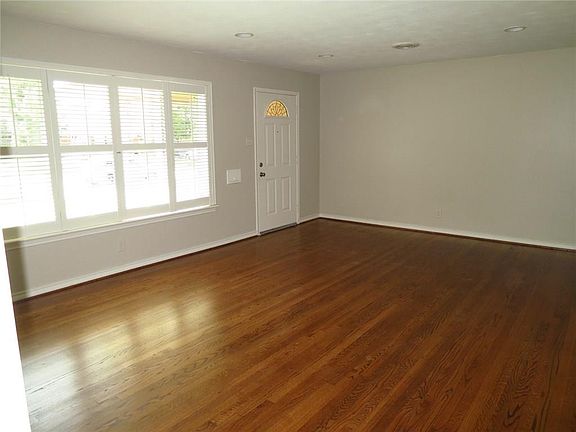 4th image of 419 La Salle Dr