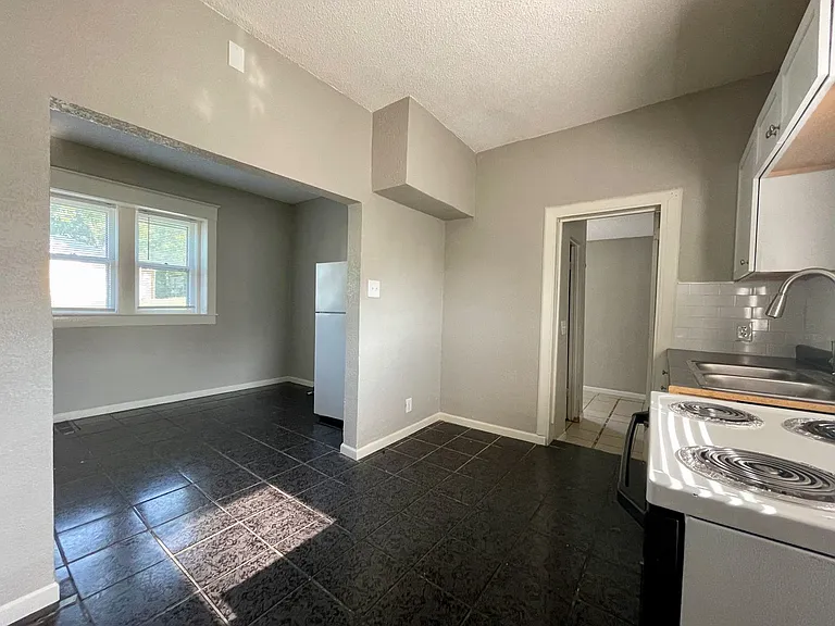 1238 Ohio Ave — Photo 3