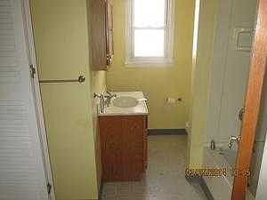 4th image of 285 Sanford St