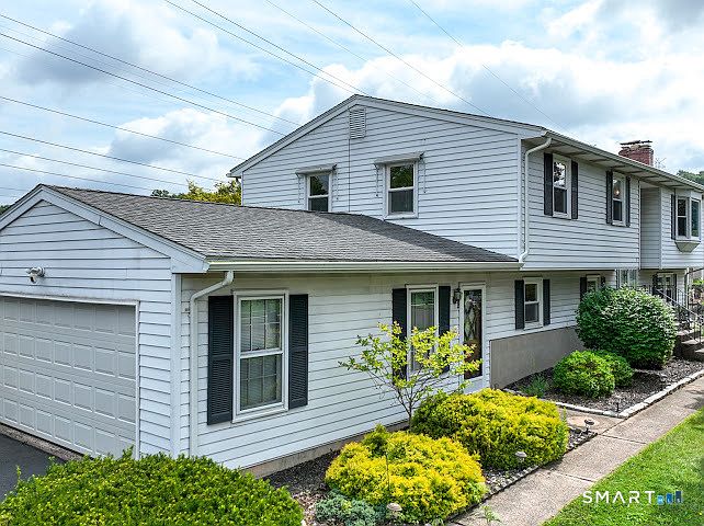 1st image of 27 Hummingbird Drive