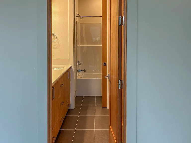 6010 NE 30th Ave — Photo 16