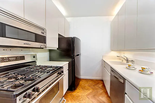Rented by Halstead Real Estate | media 17