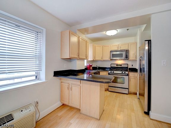 3rd image of 70 S Munn Ave APT 209