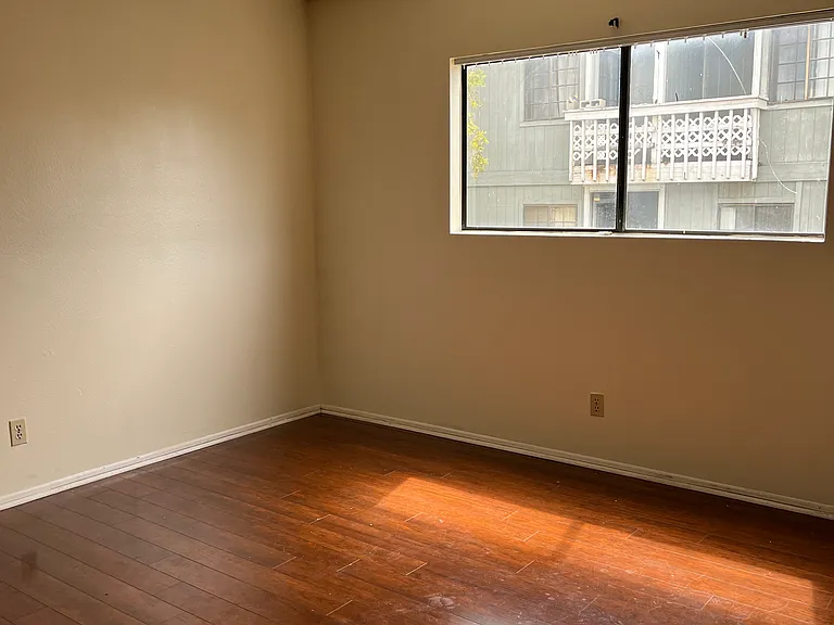 21815 Saticoy St #35 — Photo 5